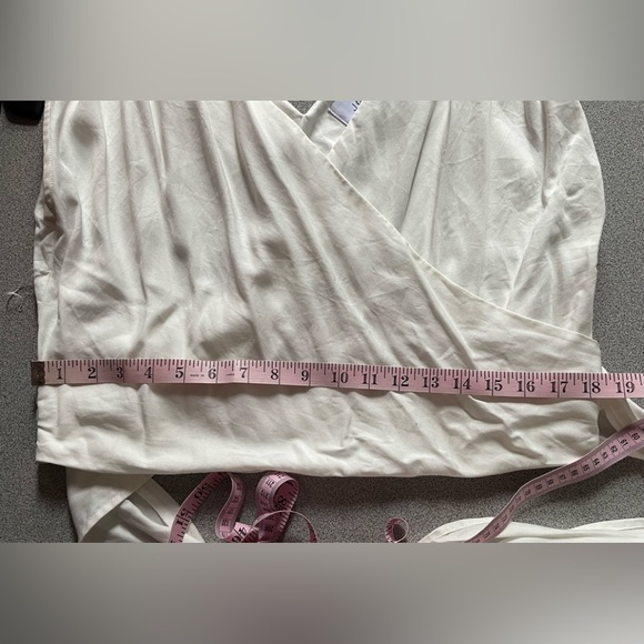 J.O.A Just One Answer White Wrap Blouse Size XXL - Picture 10 of 11